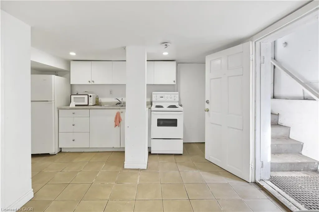 61 Broadway Avenue