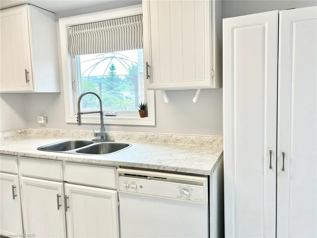 3 Oleander Crescent