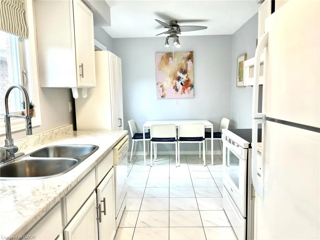 3 Oleander Crescent