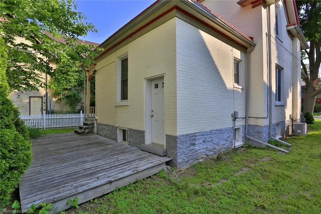 127 Duke Street E