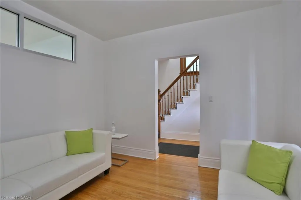 127 Duke Street E