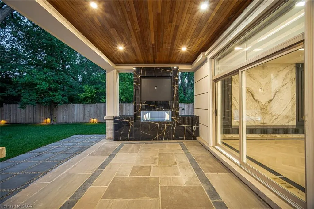 2014 Lakeshore Road W