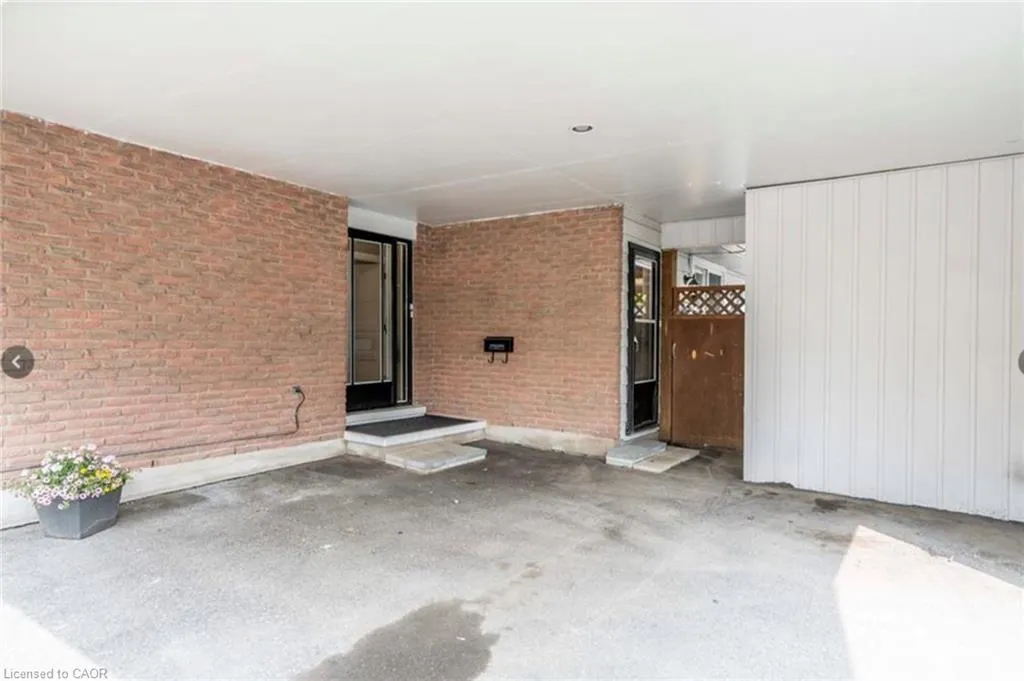 38 Jay Court, #UPPER