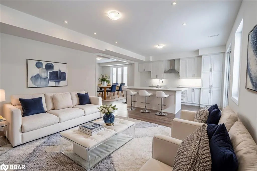 112 West Oak Trail