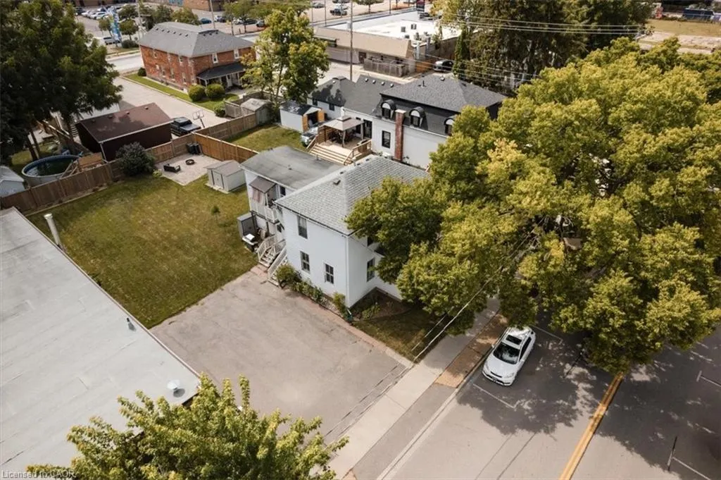 136 Robinson Street