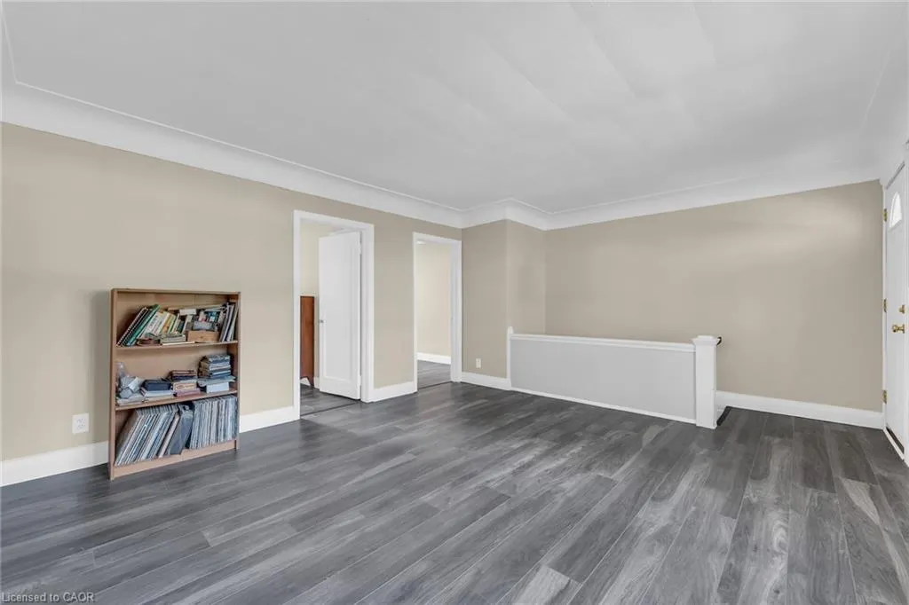 36 Macklin Street N