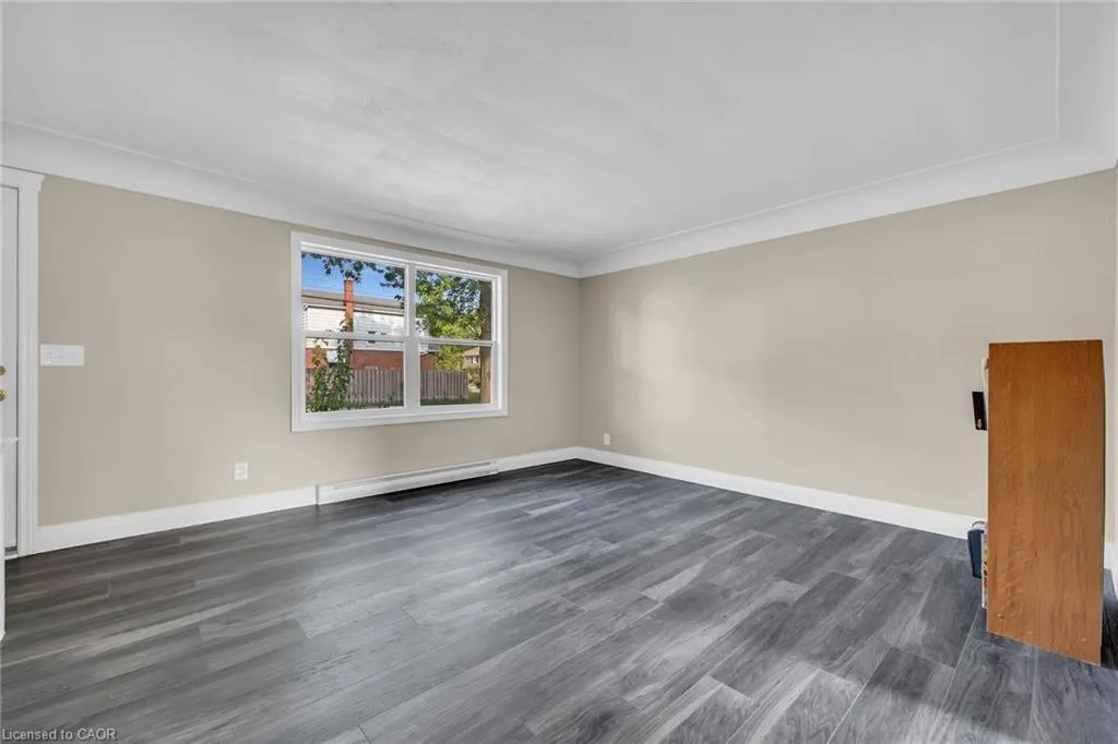 36 Macklin Street N