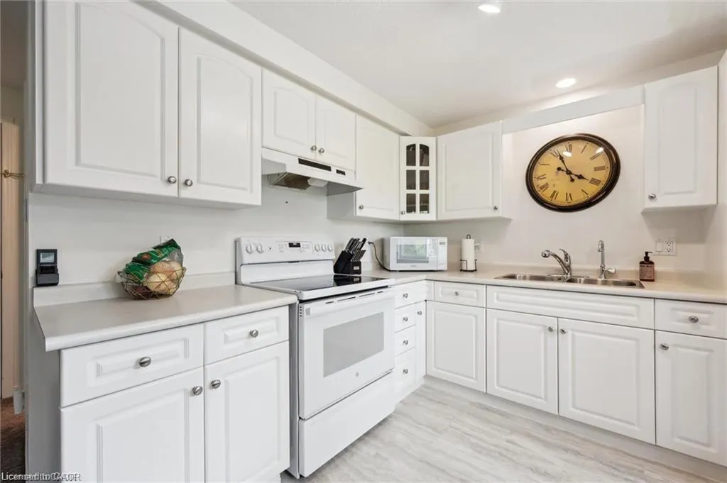 41 Munroe Crescent, #Lower
