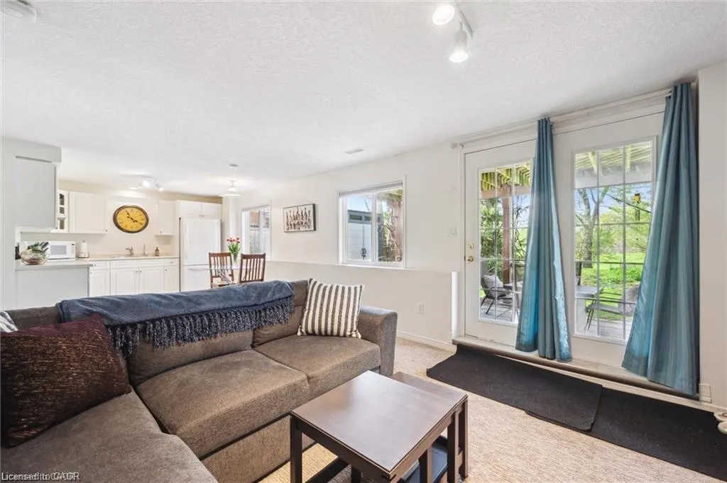 41 Munroe Crescent, #Lower