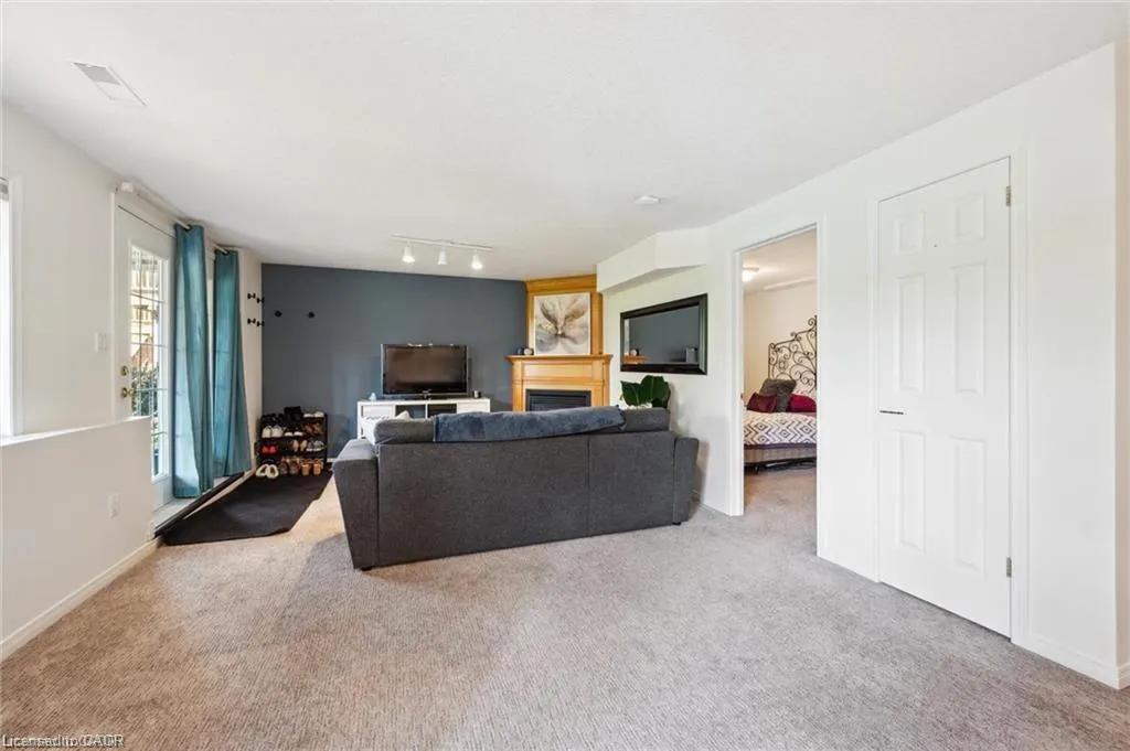 41 Munroe Crescent, #Lower