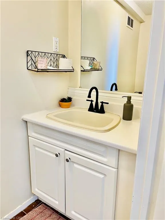 1300 Upper Ottawa Street, #18