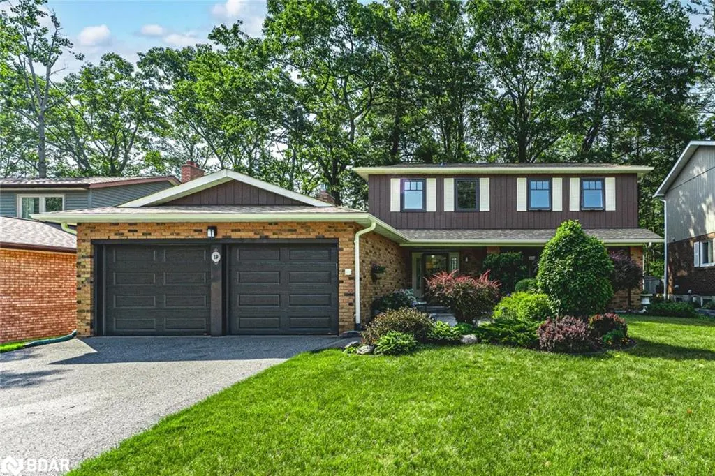 19 Oakridge Drive
