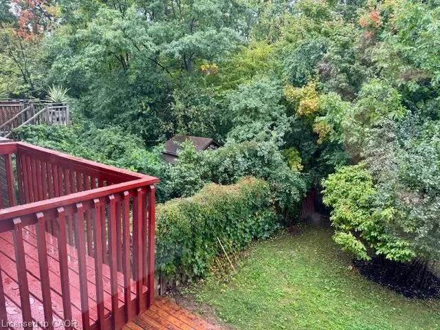 373 Ravineview Way
