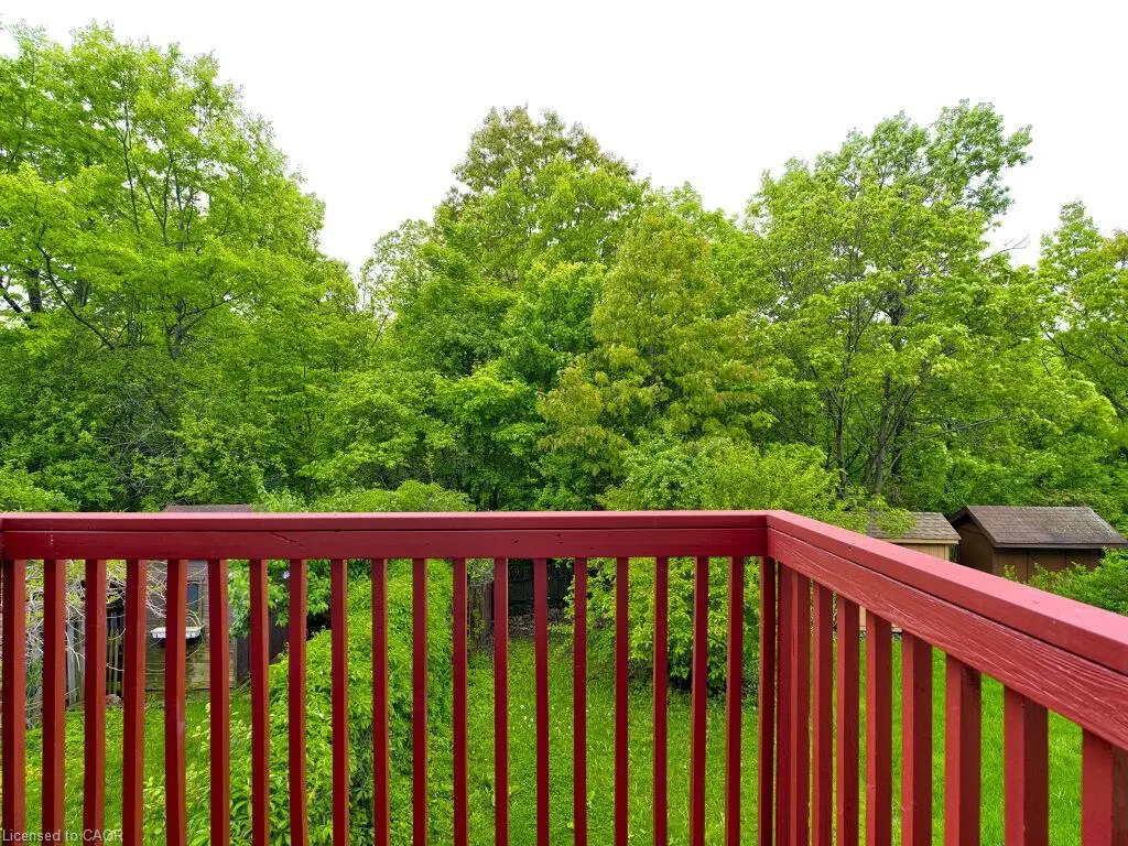373 Ravineview Way