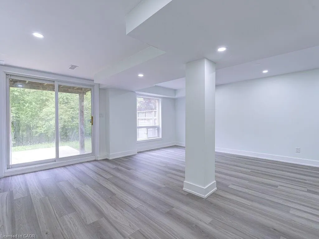 373 Ravineview Way