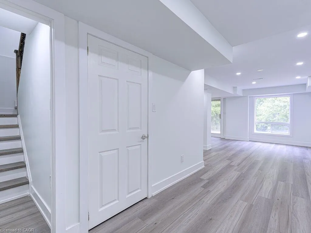 373 Ravineview Way