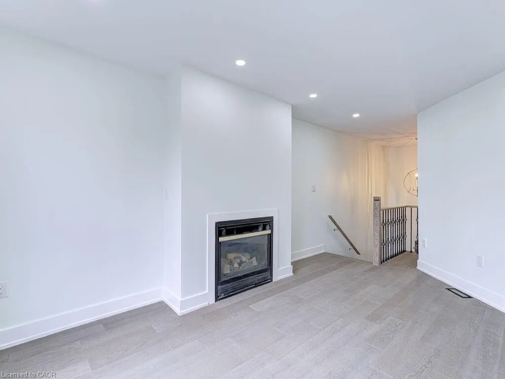 373 Ravineview Way