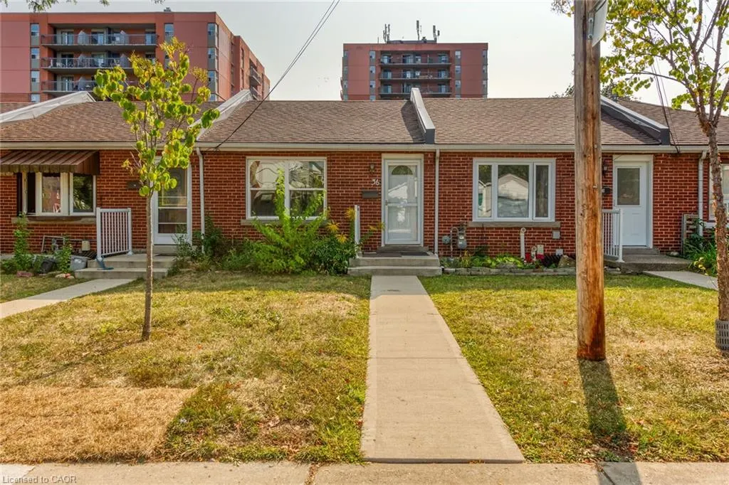 36 Macklin Street N