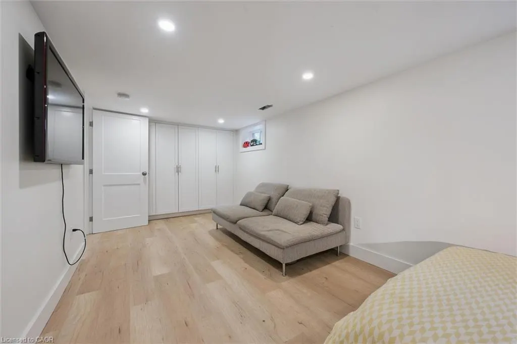 100 Dekay Street