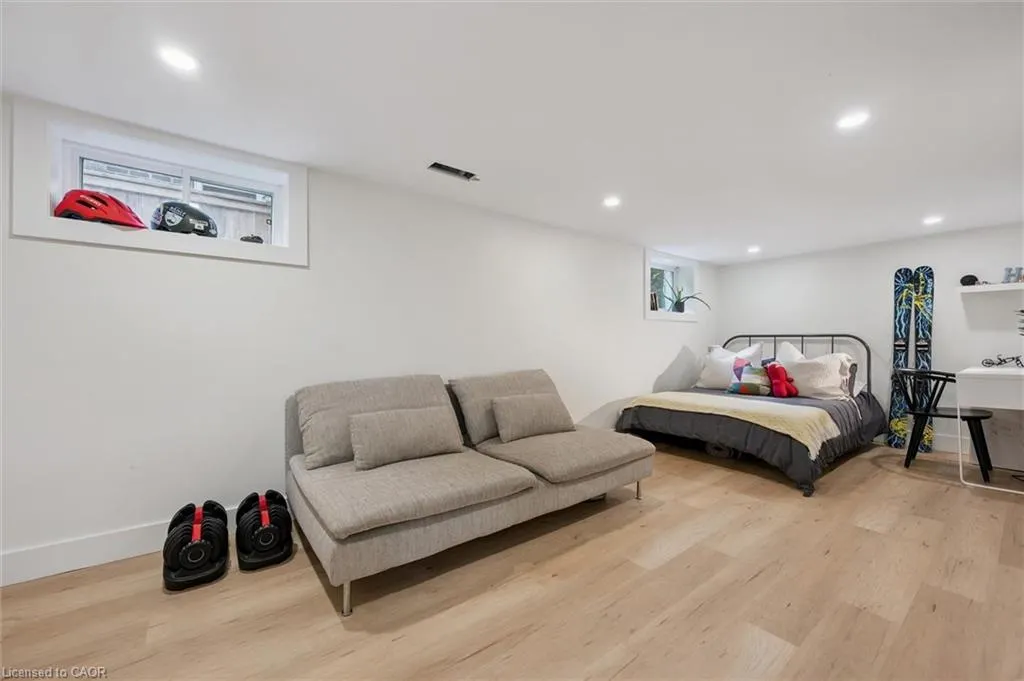 100 Dekay Street