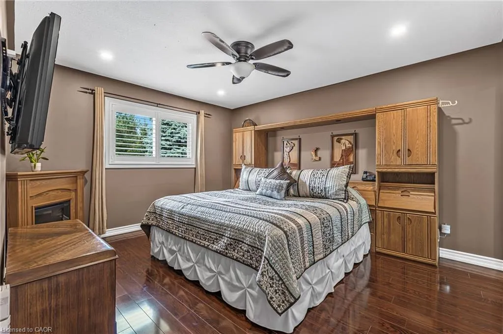 8 Oakridge Boulevard
