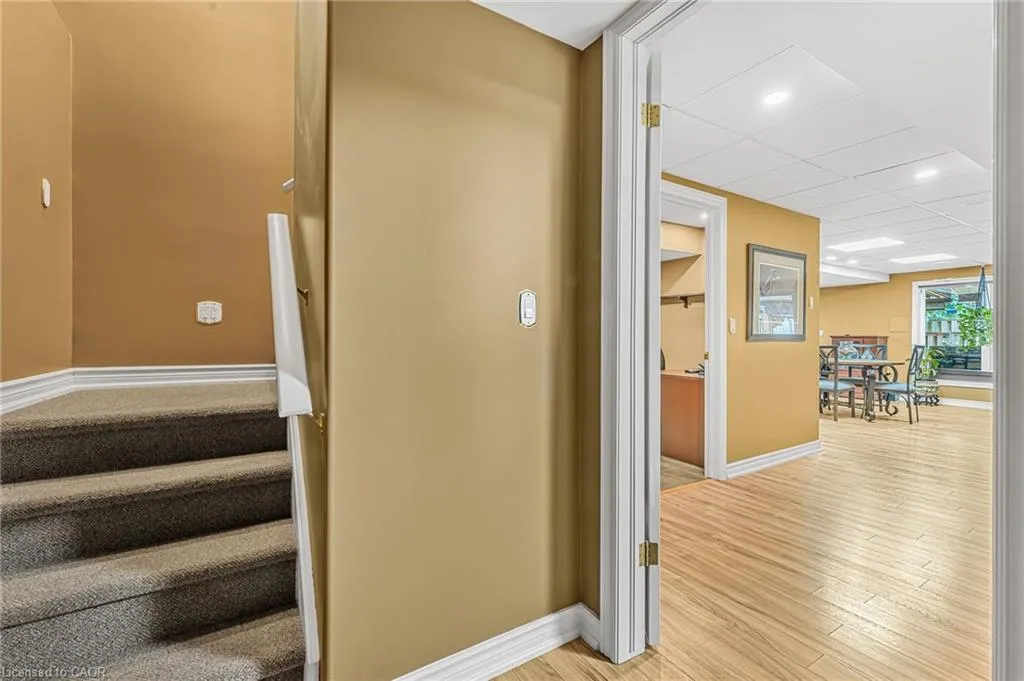 8 Oakridge Boulevard