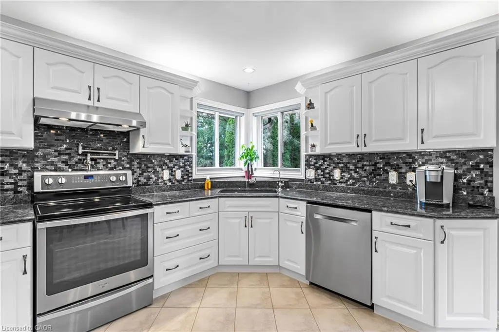 8 Oakridge Boulevard