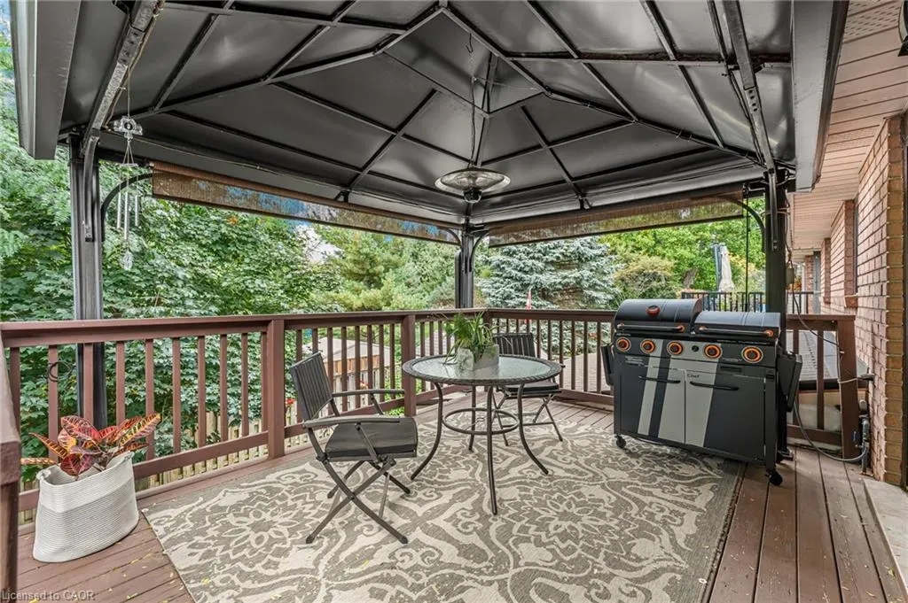 8 Oakridge Boulevard