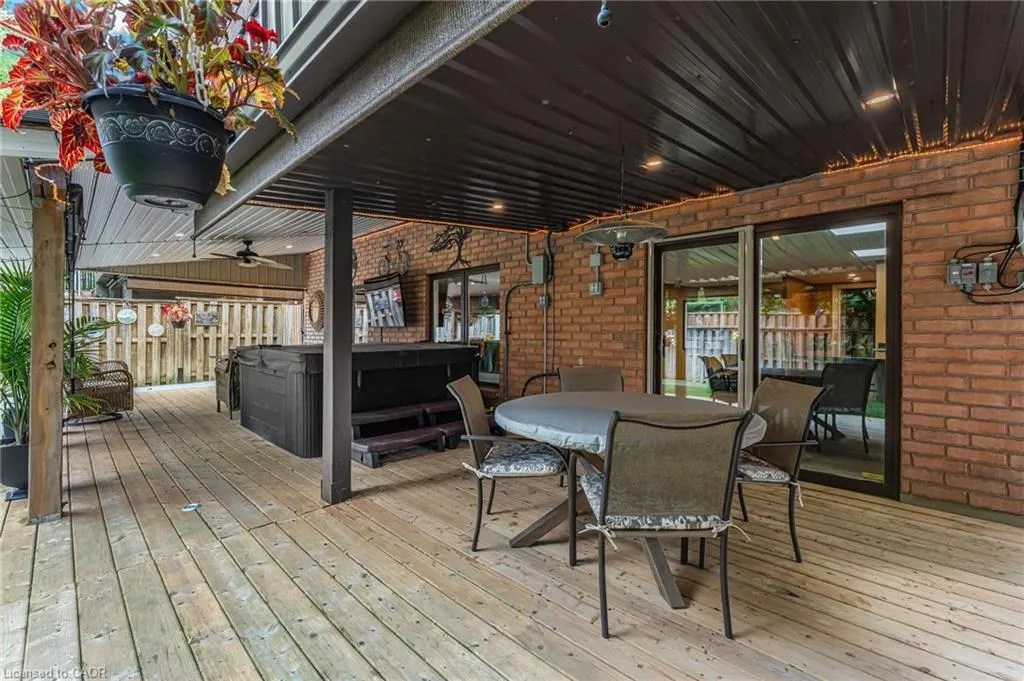8 Oakridge Boulevard
