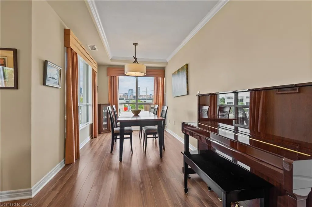 539 Belmont Avenue W, #208