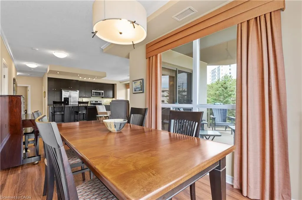 539 Belmont Avenue W, #208