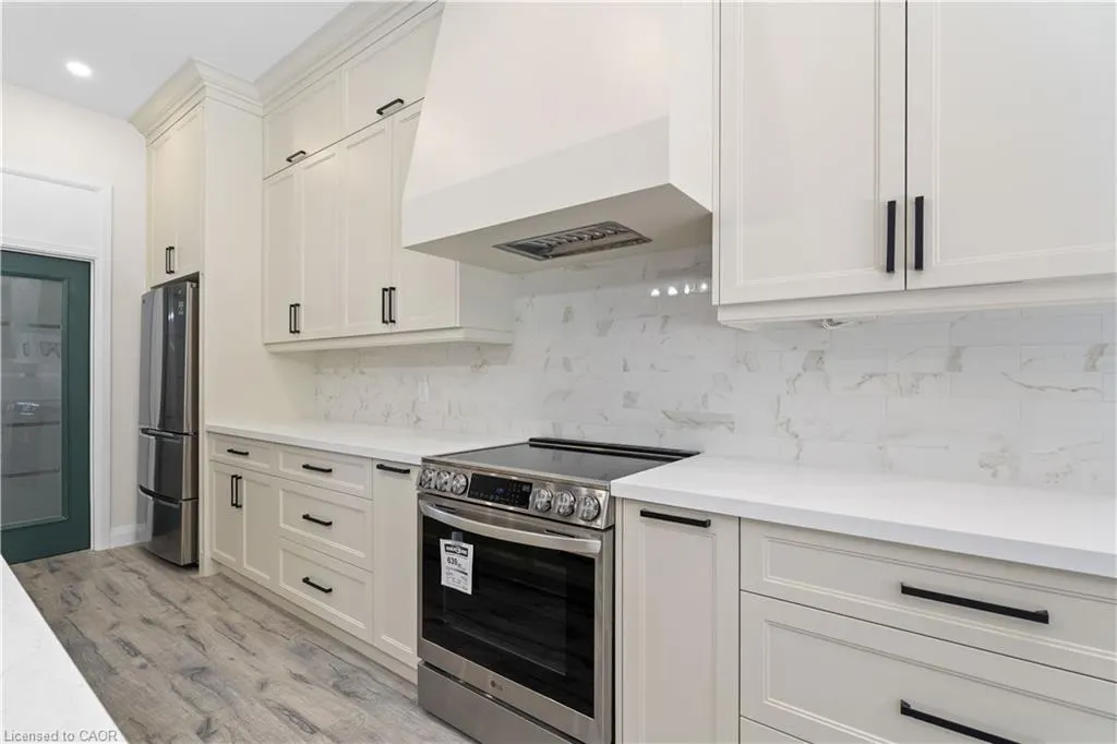 25 Sunview Drive