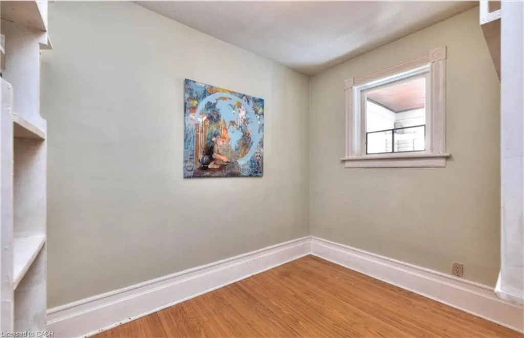 44 Ellen Street E