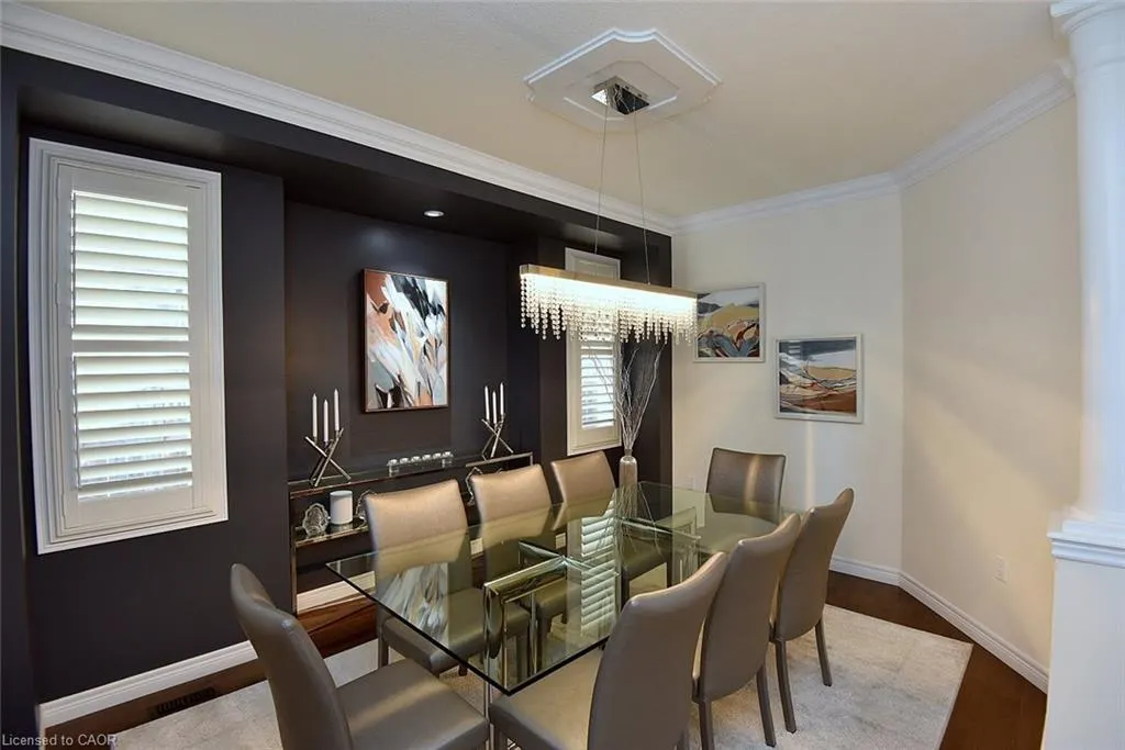 12 Degrow Crescent