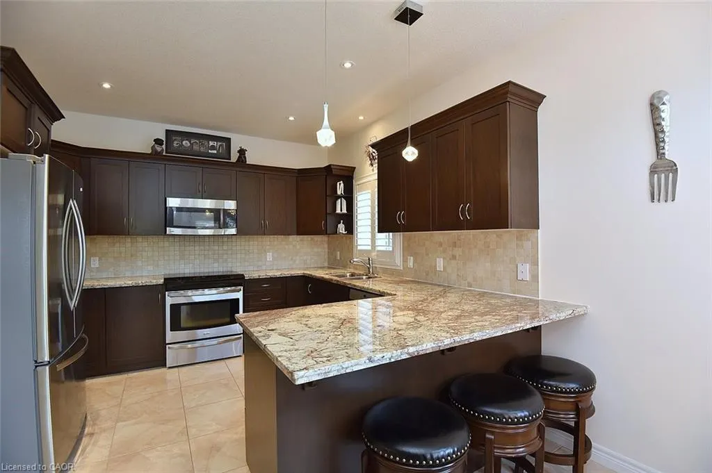 12 Degrow Crescent