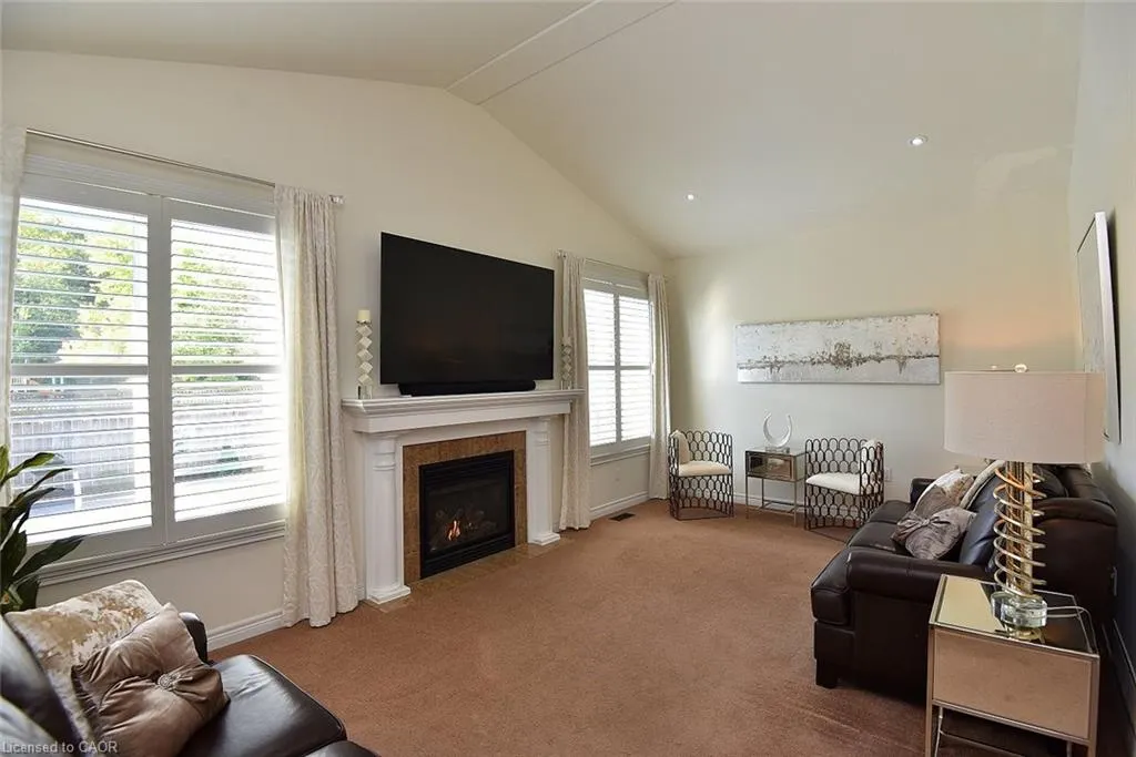 12 Degrow Crescent