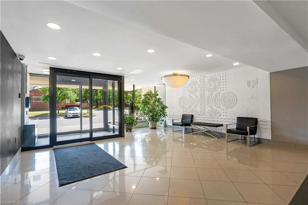 2301 Derry Road W, #1004