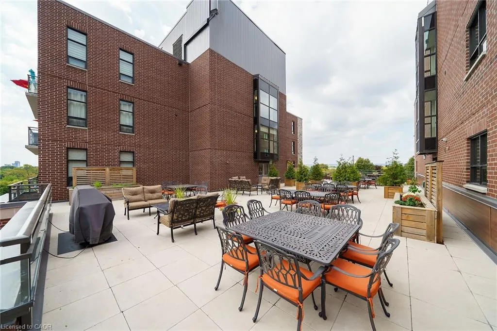 3290 New Street, #206