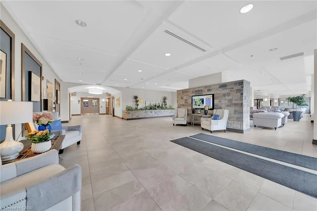 3290 New Street, #206