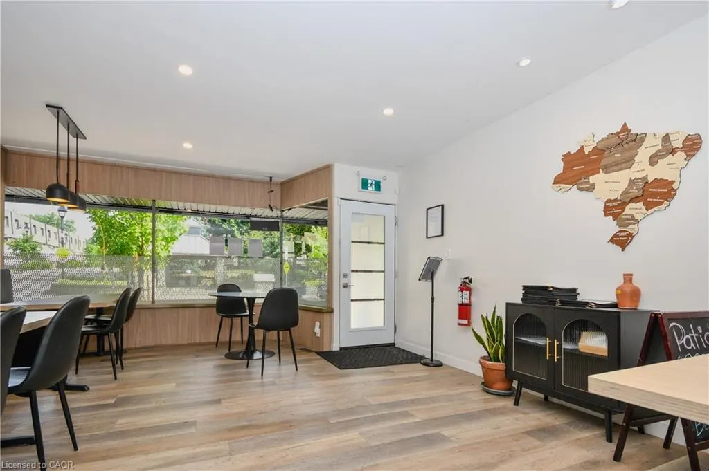 35 Queen Street E