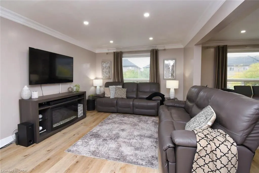 159 Thames Way