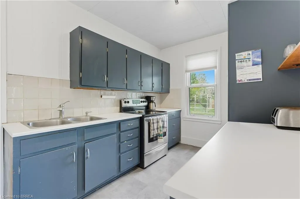 9 Curtis Avenue S