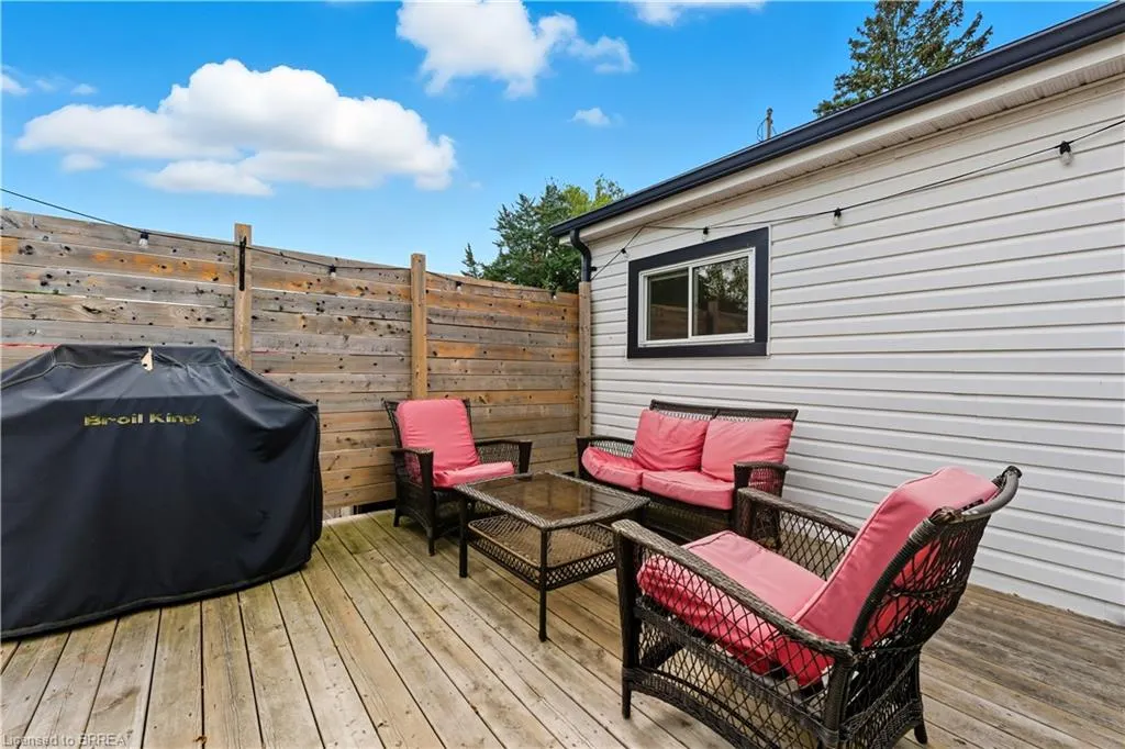 9 Curtis Avenue S