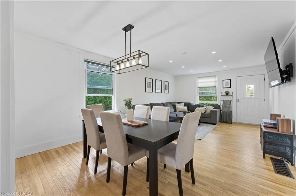 9 Curtis Avenue S