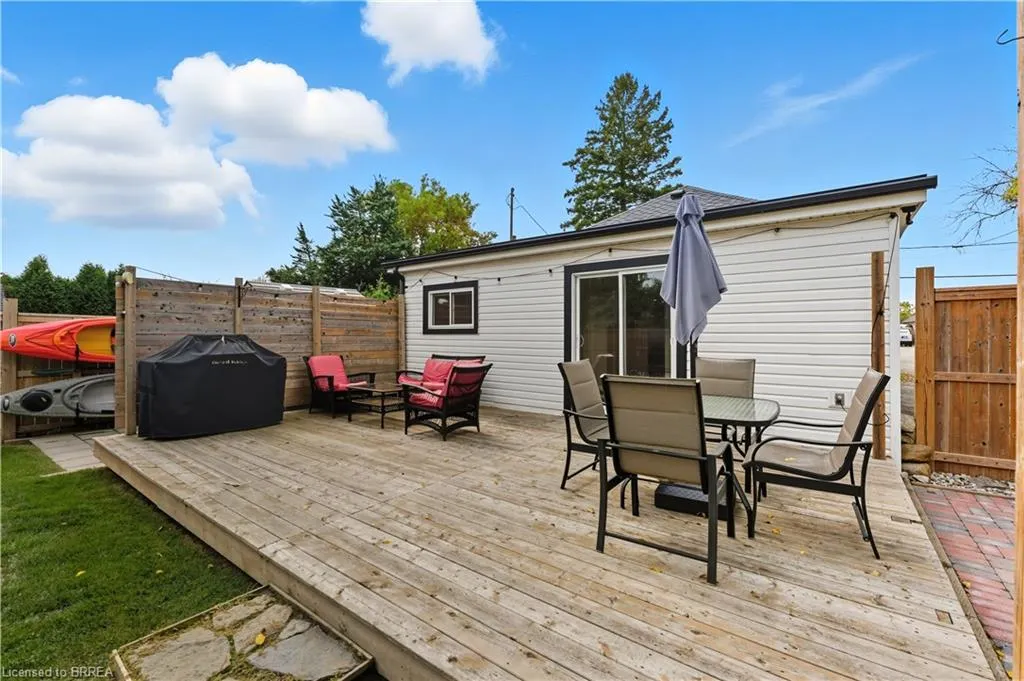 9 Curtis Avenue S