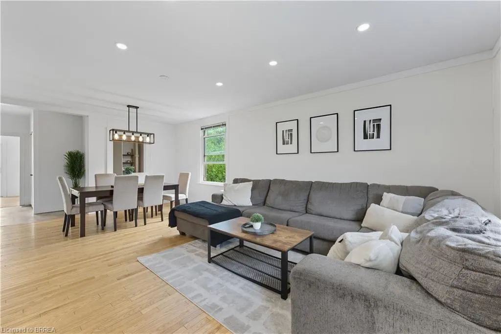 9 Curtis Avenue S