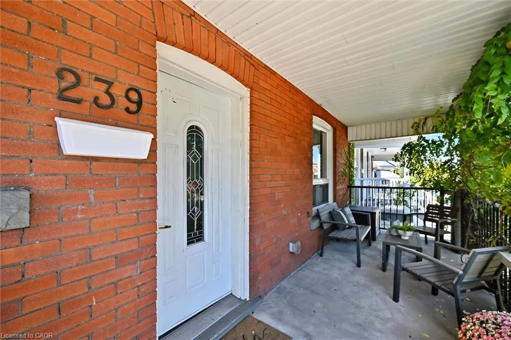 239 Rosslyn Avenue N