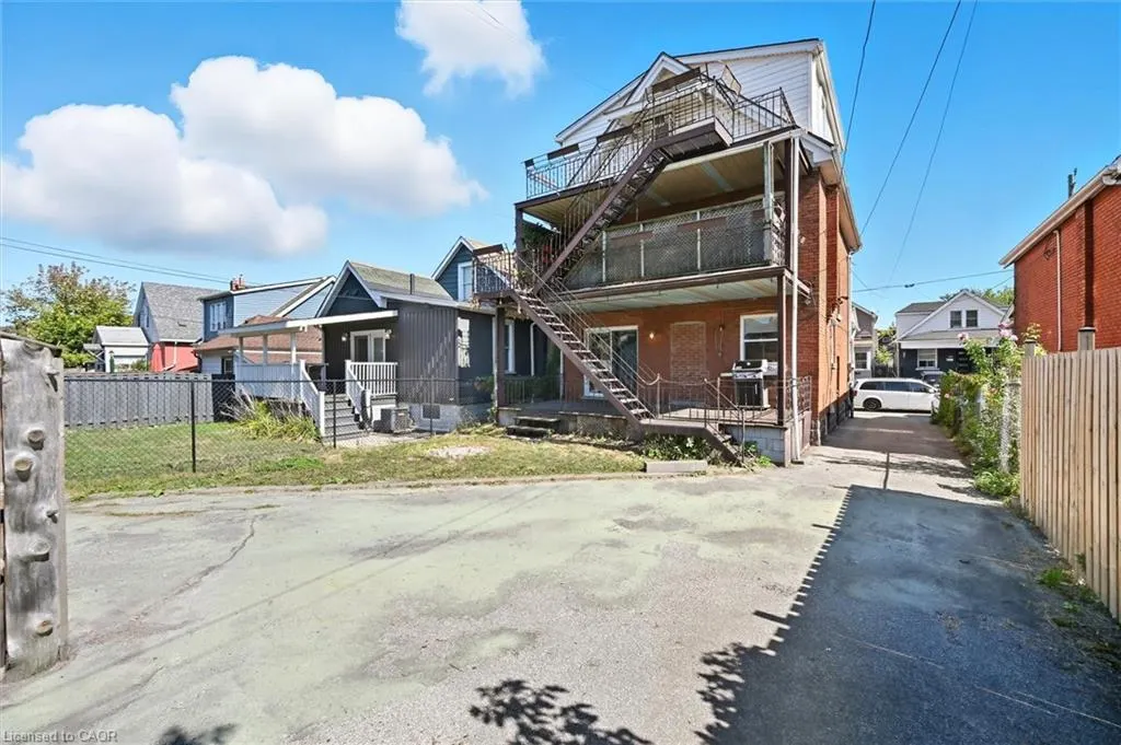 239 Rosslyn Avenue N