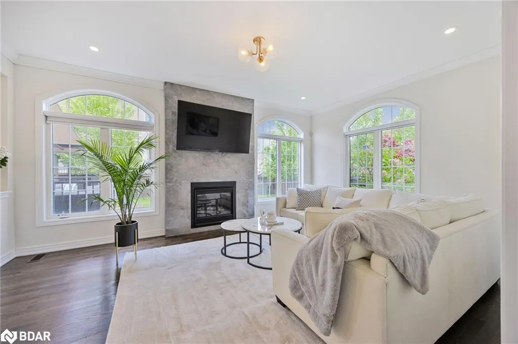 2 Copeland Crescent