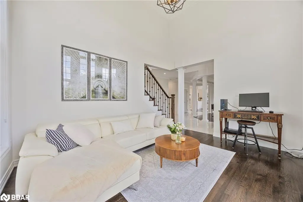 2 Copeland Crescent